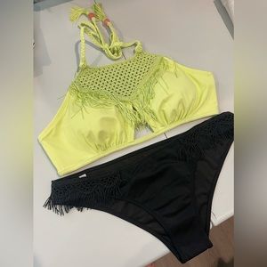 2pc Victoria’s Secret bikini.